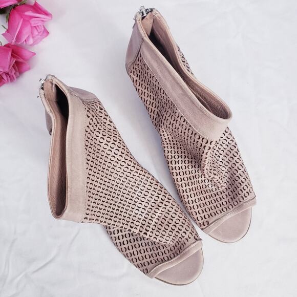 RON WHITE Shyla Perforated Laser-Cut Nappa Leather Peep Toe Ankle Booties Latte - Picture 3 of 10